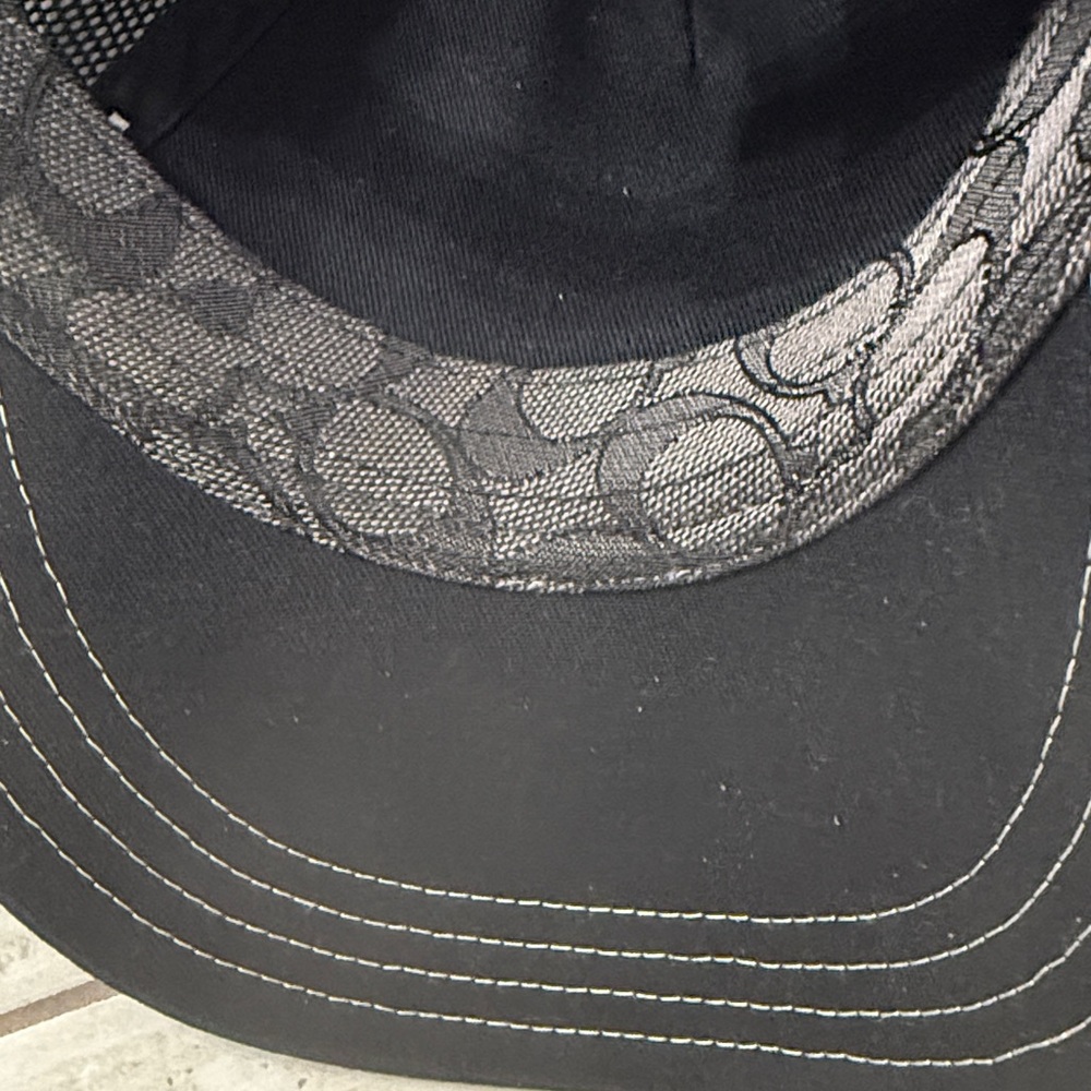 Coach Black and White Logo Cap..NWT..authentic
Unisex .. trucker - Picture 4 of 5